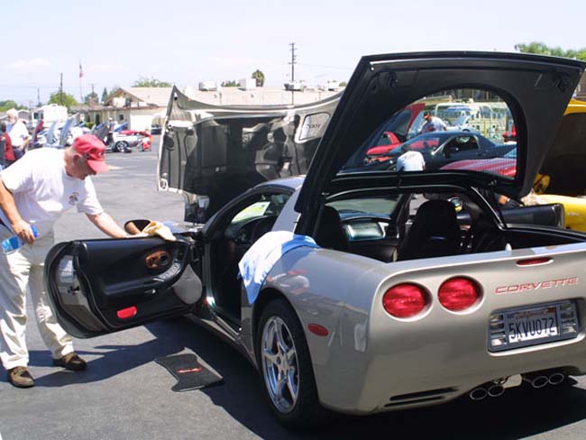 009 Bob Mackey preps his C5
