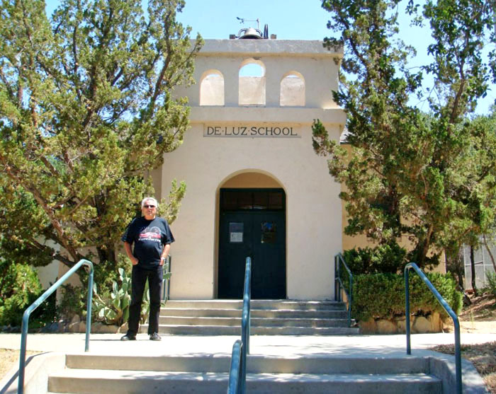 015 De Luz School